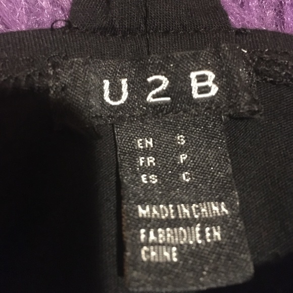 Off the shoulder top 🖤 - Picture 3 of 3